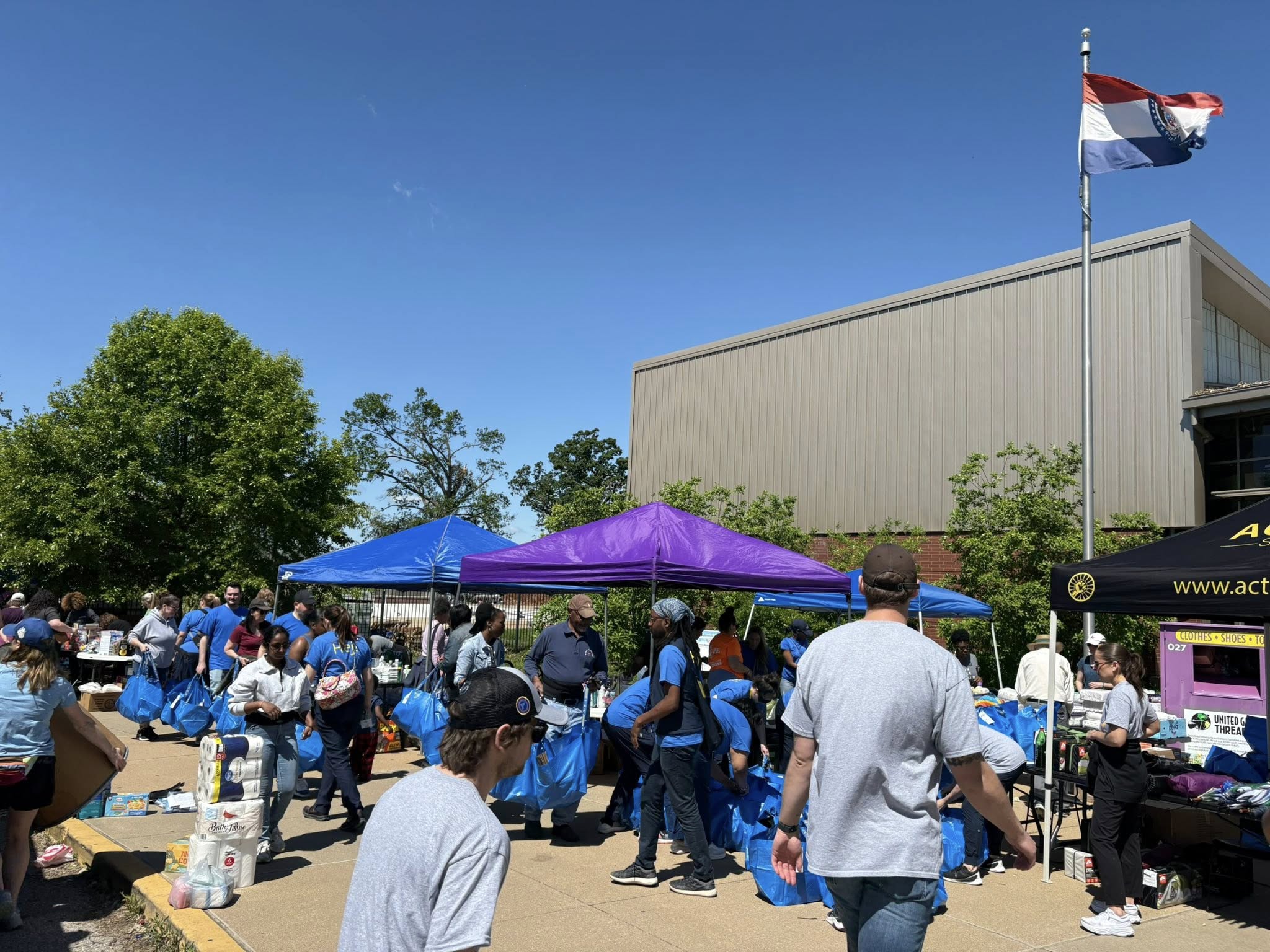Families and volunteers at the outdoor St. Louis relief distribution during Trip #67.